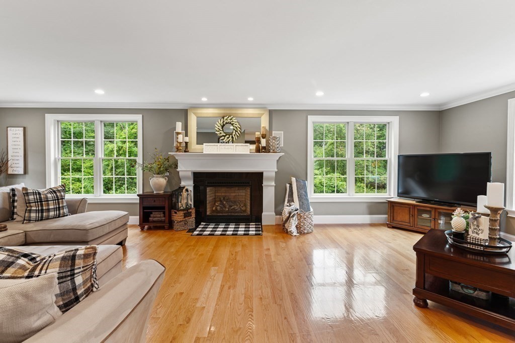 127 Parker Road Chelmsford, MA 01824 - Photo 12 of 42 Gallery Image 12