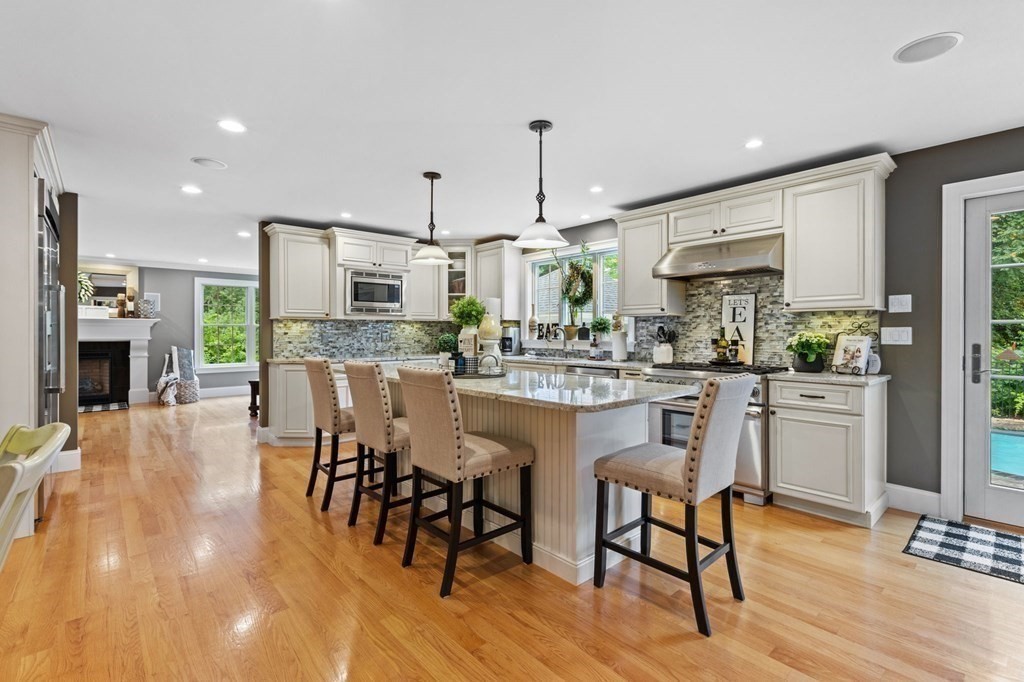 127 Parker Road Chelmsford, MA 01824 - Photo 2 of 42 Gallery Image 2