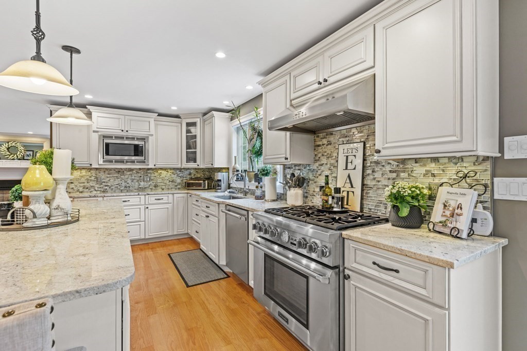 127 Parker Road Chelmsford, MA 01824 - Photo 3 of 42 Gallery Image 3