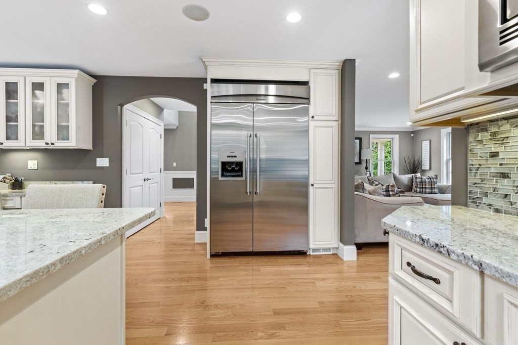 127 Parker Road Chelmsford, MA 01824 - Photo 4 of 42 Gallery Image 4