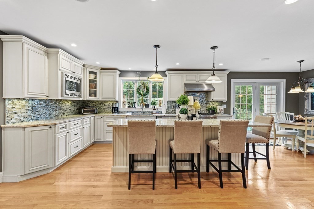 127 Parker Road Chelmsford, MA 01824 - Photo 5 of 42 Gallery Image 5