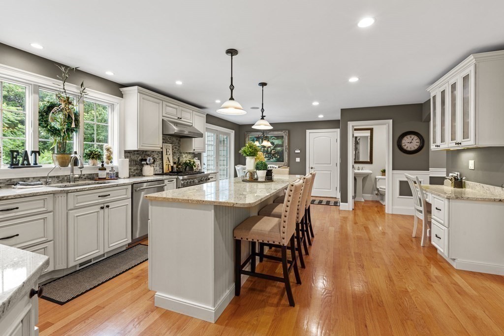127 Parker Road Chelmsford, MA 01824 - Photo 6 of 42 Gallery Image 6