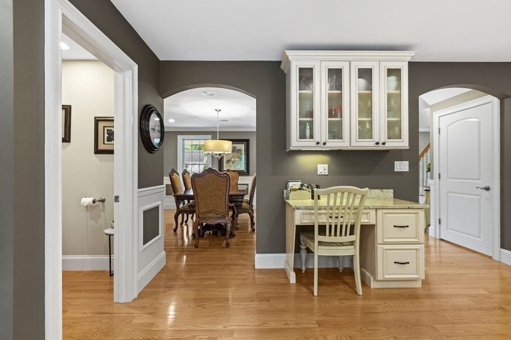 127 Parker Road Chelmsford, MA 01824 - Photo 8 of 42 Gallery Image 8