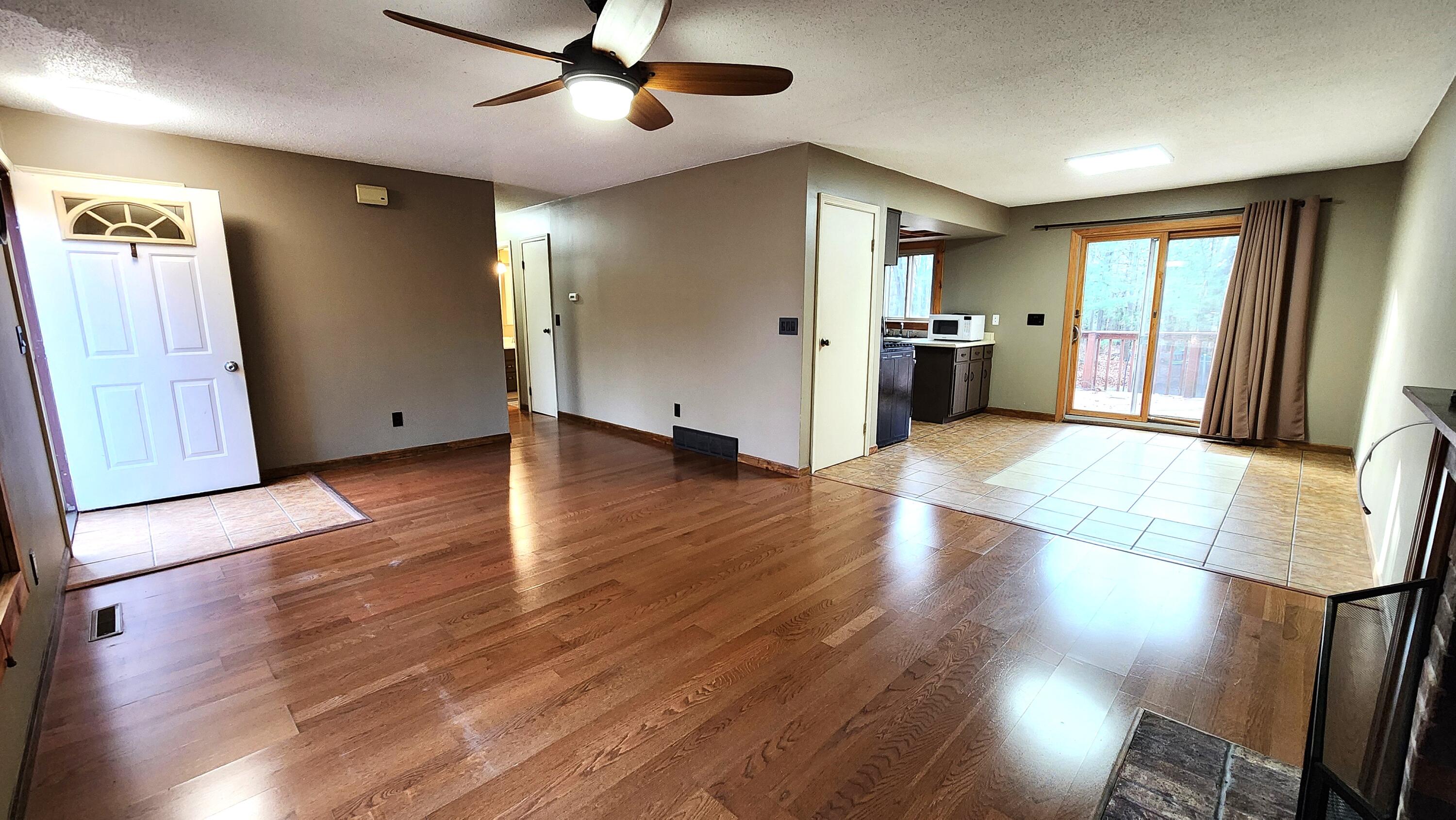 1481 North Peterson Road Muskegon, MI 49445 - Photo 9 of 28 Living Room