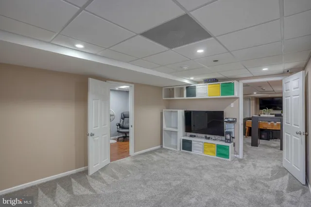 a view of kitchen and breakfast area