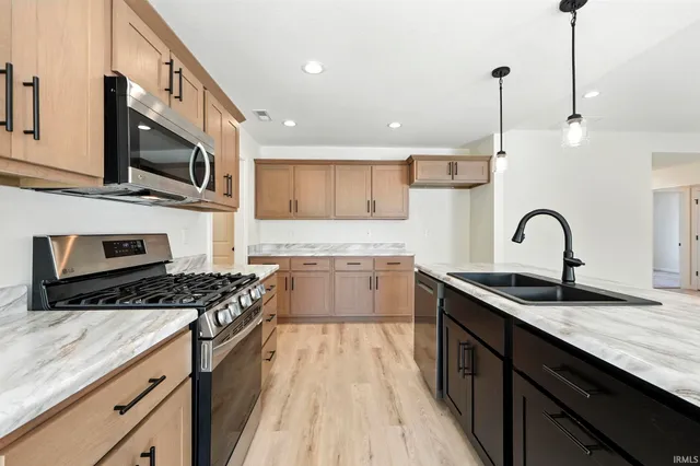 $368,900 | 15524 Impala Drive, Huntertown, IN 46748