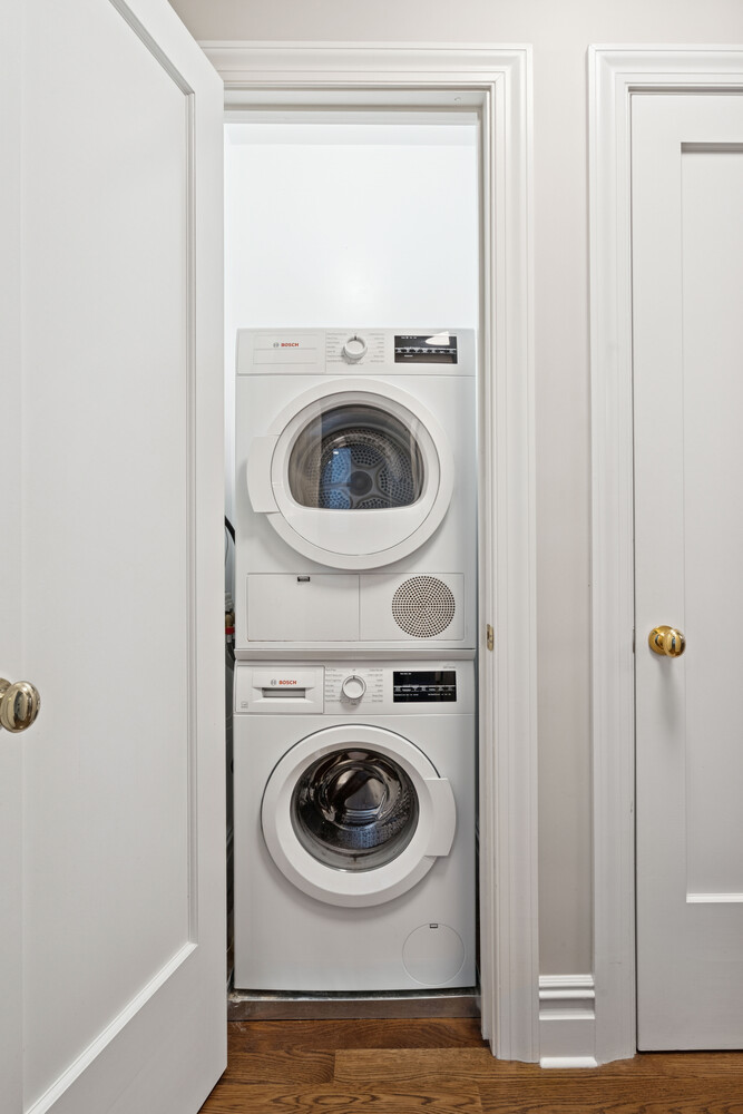 25 5th Avenue, Unit 3G Manhattan, NY 10003 - Photo 7 of 9 a utility room with dryer and washer