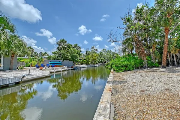 $949,000 | 385 Avenida Madera, Sarasota, FL 34242