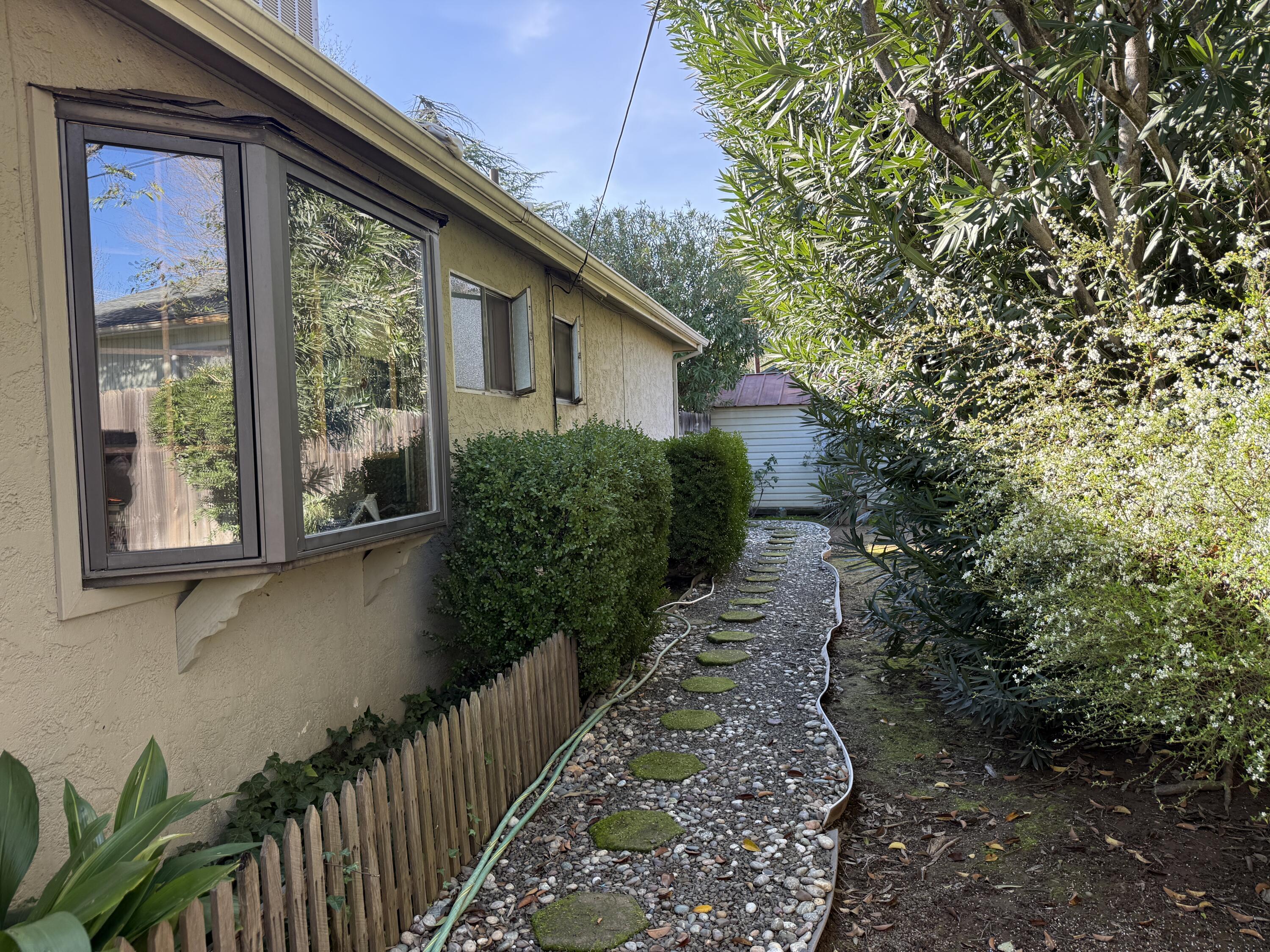 918 Parsons Drive Redding, CA 96002 - Photo 20 of 31 a backyard of a house with lots of green space