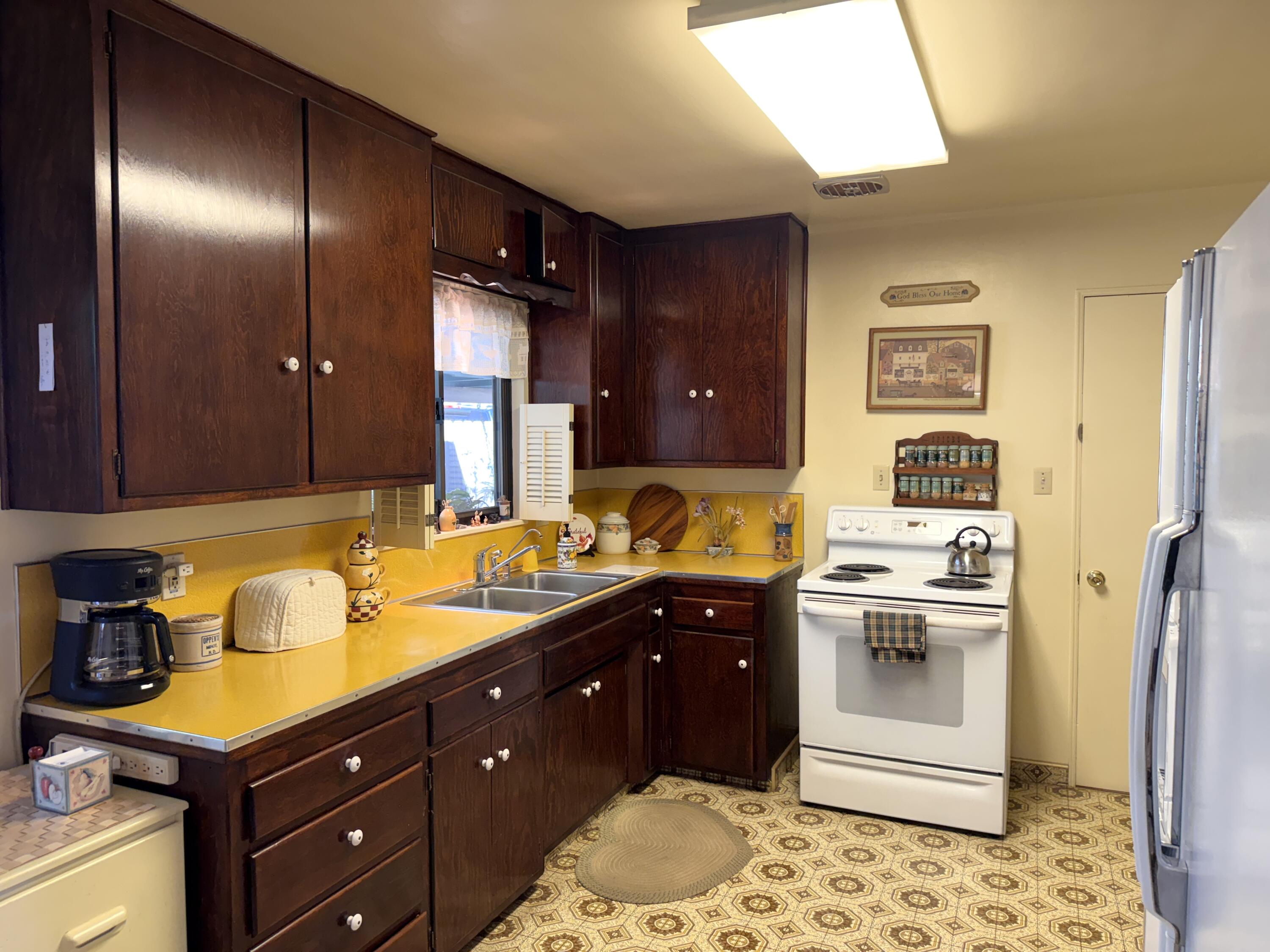 918 Parsons Drive Redding, CA 96002 - Photo 9 of 31 a spacious bathroom with a sink double vanity and a mirror