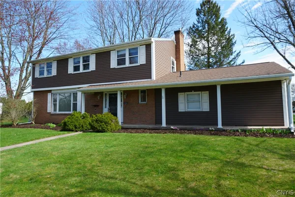 $299,900 | 5525 Topsfield Lane, Clay, NY 13041