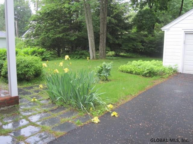 370 Wellington Road Bethlehem, NY 12054 - Photo 3 of 22 Photo 3
