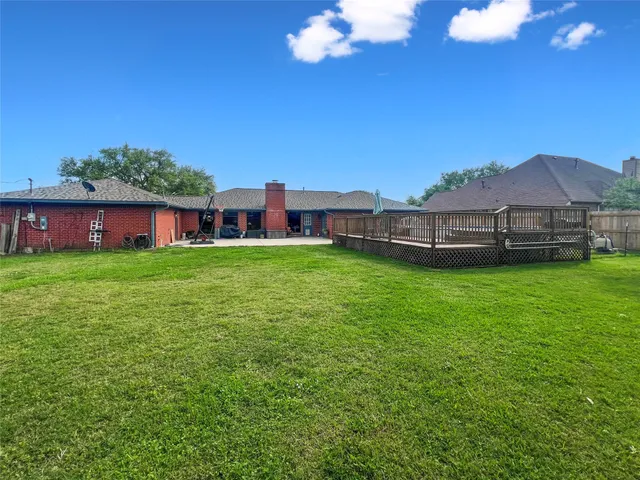 a view of a house with a big yard