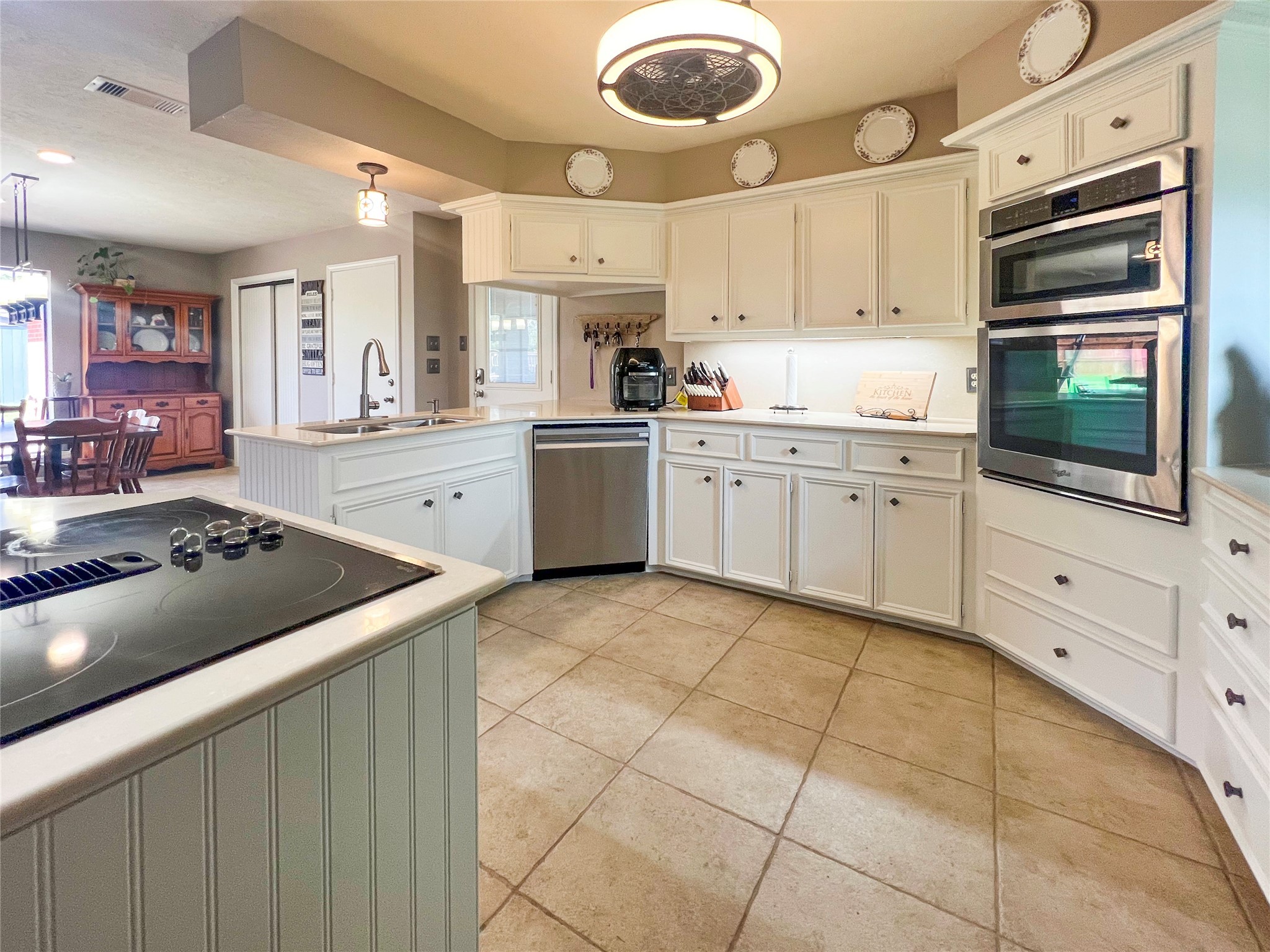 49 Colony Square Angleton, TX 77515 - Photo 3 of 27