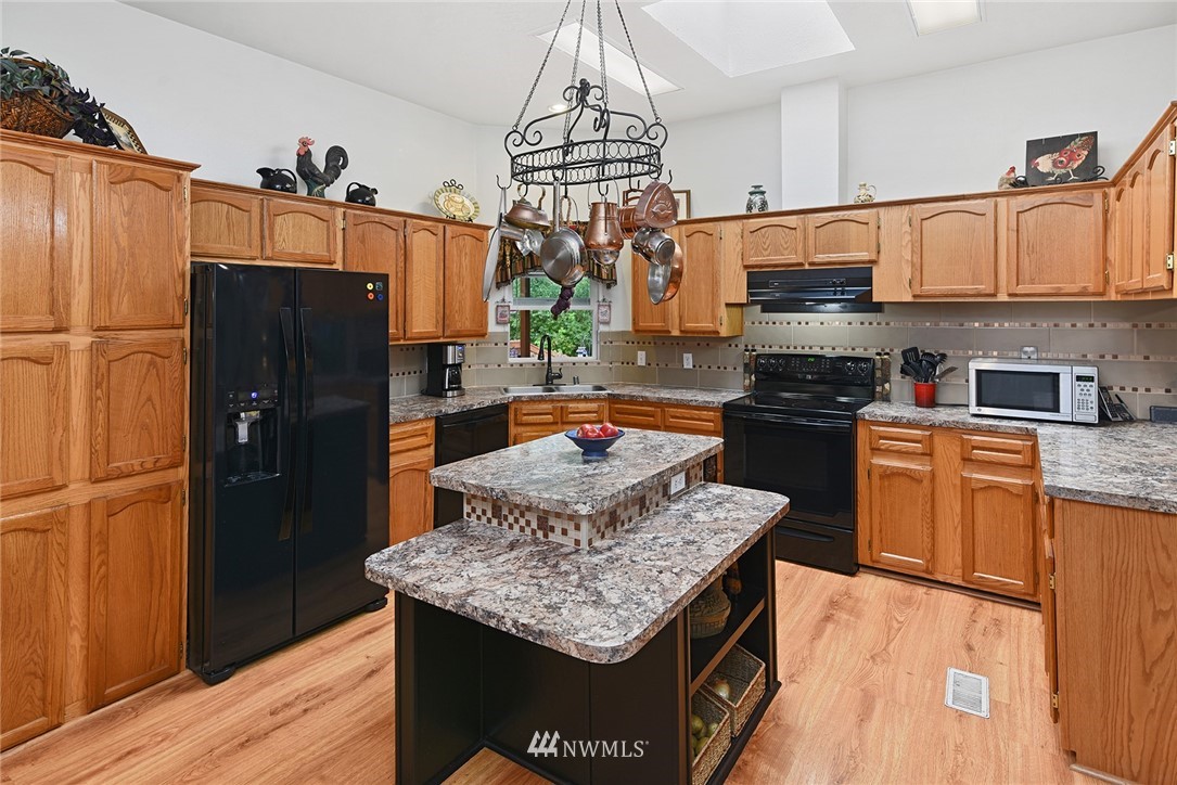 33 East Toandos Road Quilcene, WA 98376 - Photo 12 of 40