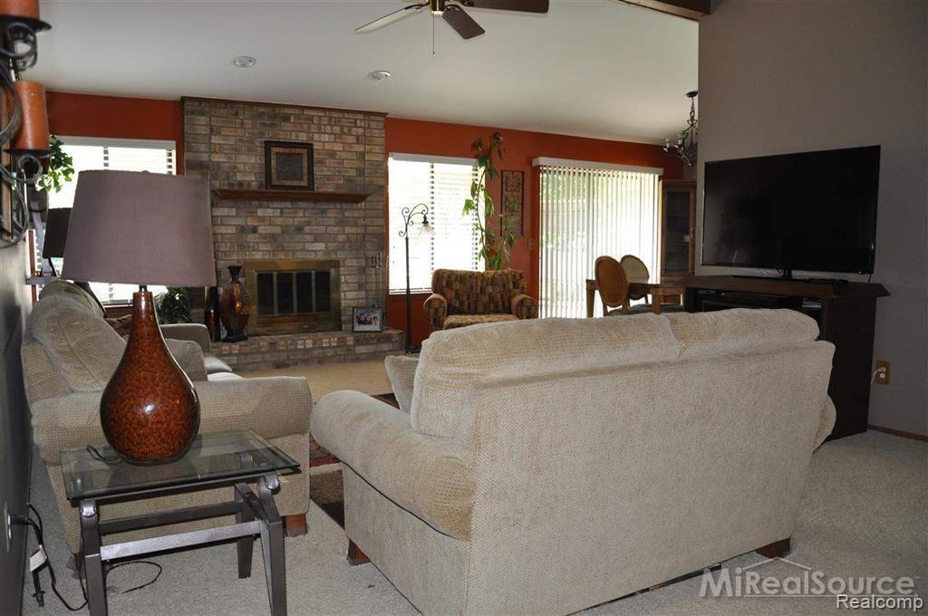 2304 Highsplint Drive Rochester, MI 48307 - Photo 7 of 27 7.JPG