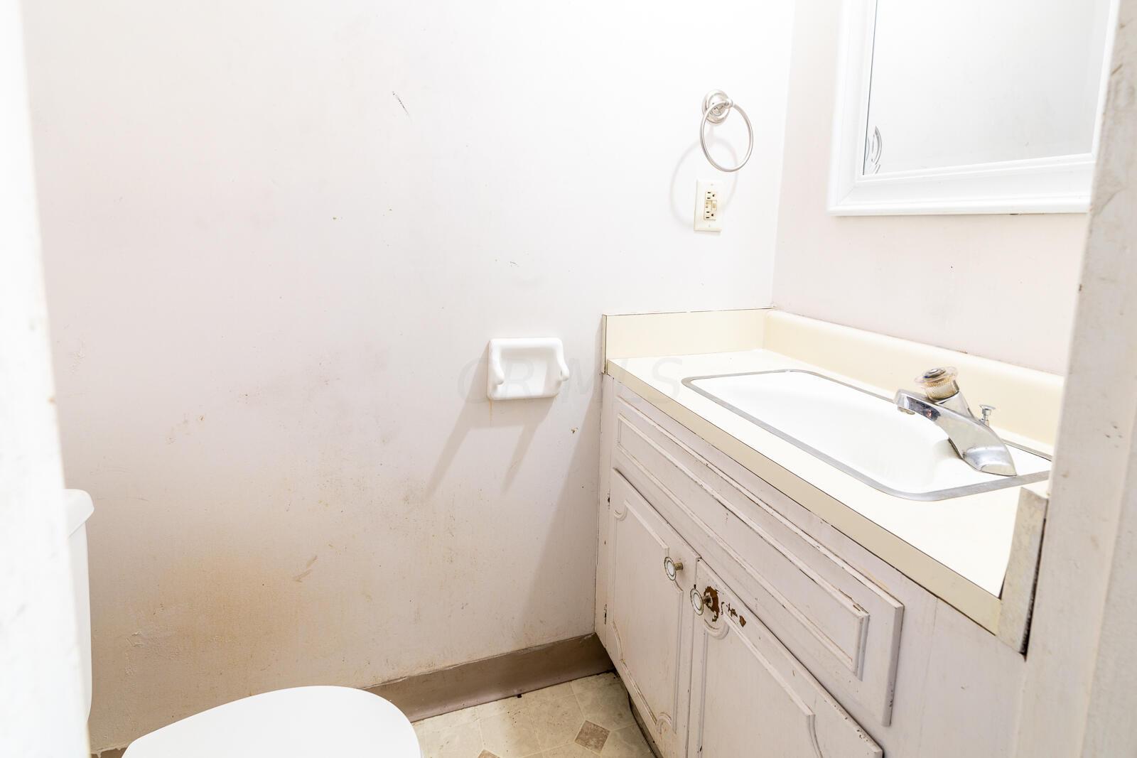 5280 Freedom Ridge Drive Columbus, OH 43230 - Photo 13 of 40 Half Bath
