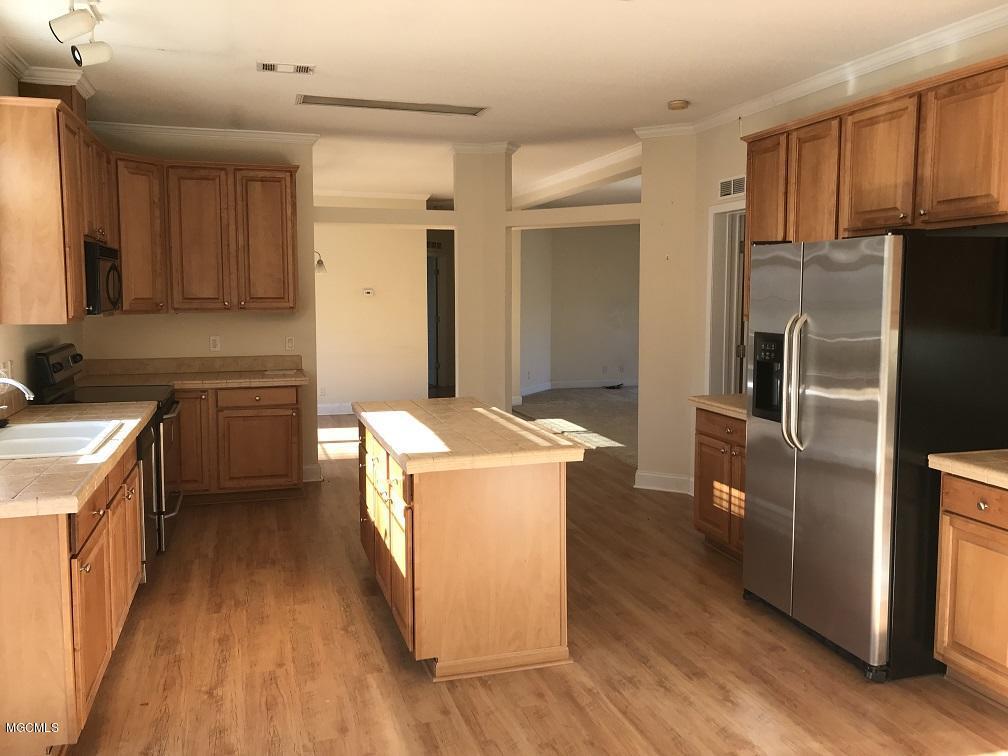 70 Hunters Walk Wiggins, MS 39577 - Photo 5 of 17 Kitchen