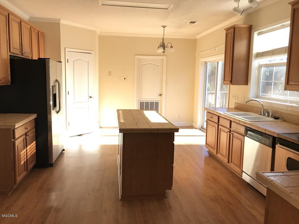 70 Hunters Walk Wiggins, MS 39577 - Photo 7 of 17 Kitchen
