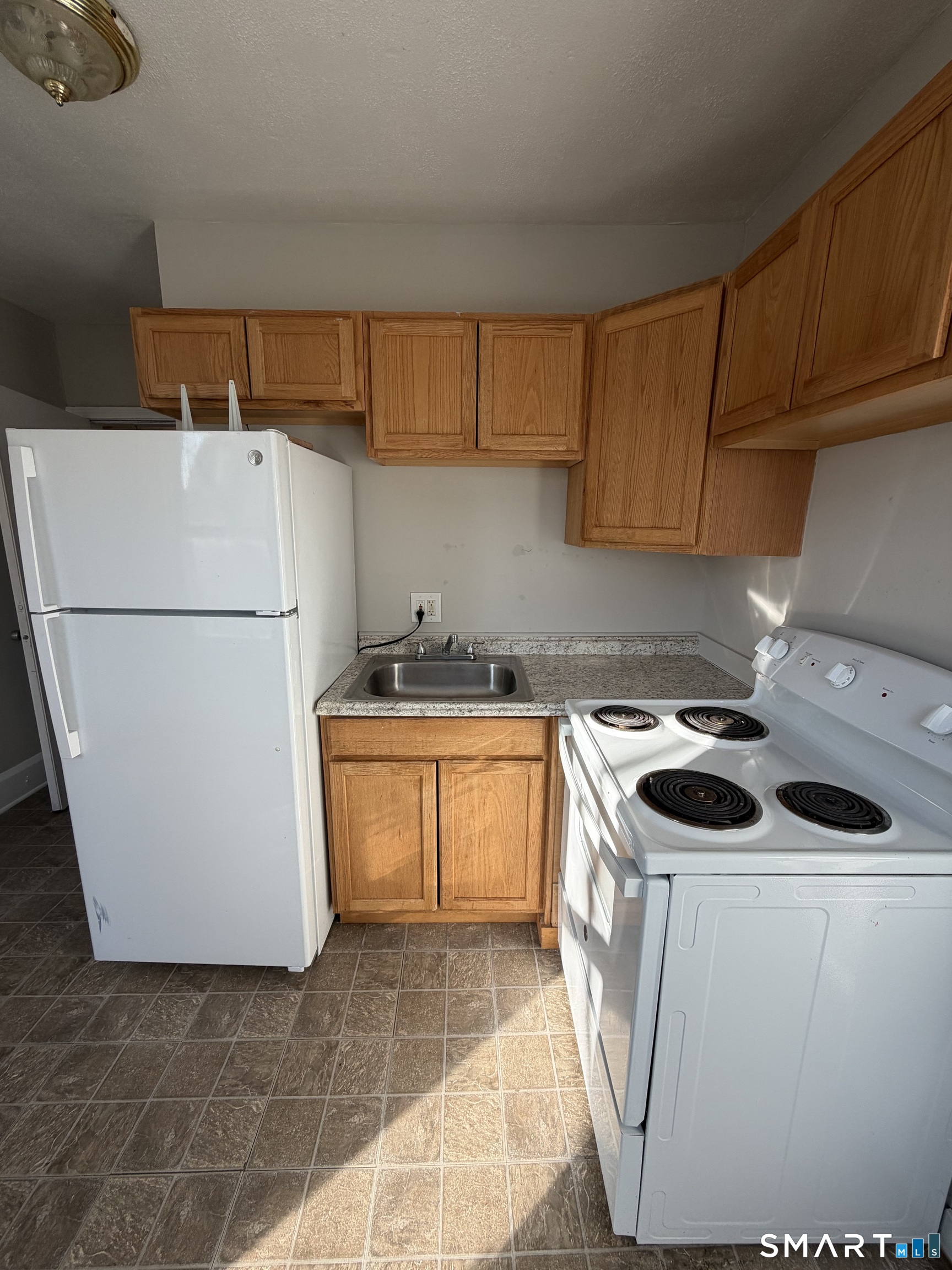 42 Summer Street, Unit 4 Bristol, CT 06010 - Photo 2 of 7