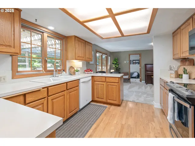 $624,900 | 250 Regal Court, Eugene, OR 97401