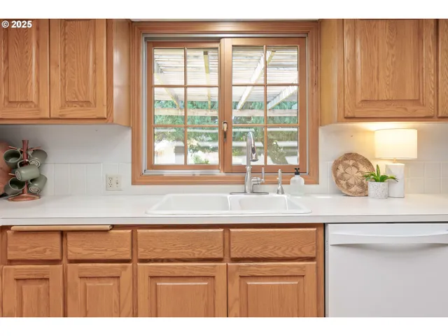 $624,900 | 250 Regal Court, Eugene, OR 97401