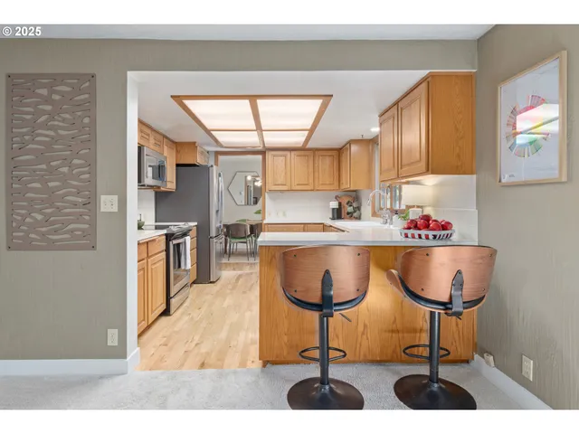 $624,900 | 250 Regal Court, Eugene, OR 97401