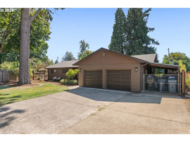 $624,900 | 250 Regal Court, Eugene, OR 97401