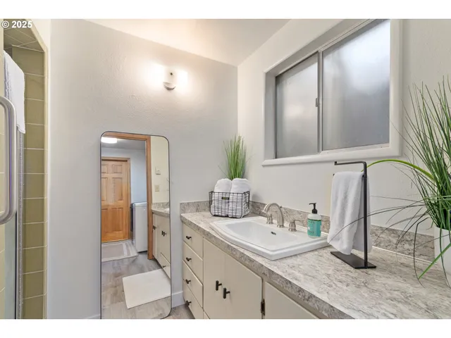 $624,900 | 250 Regal Court, Eugene, OR 97401