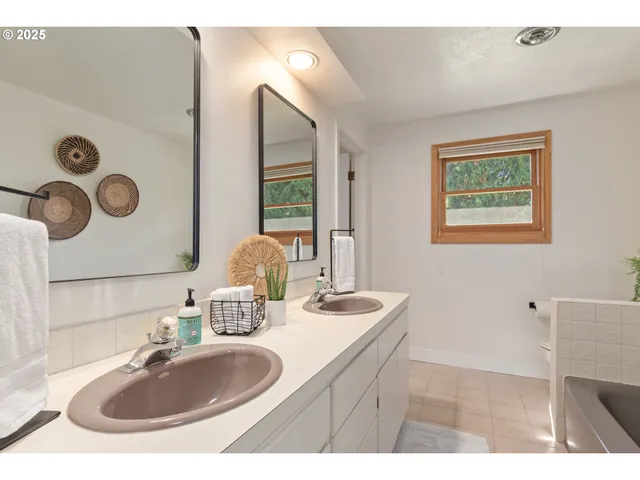 $624,900 | 250 Regal Court, Eugene, OR 97401