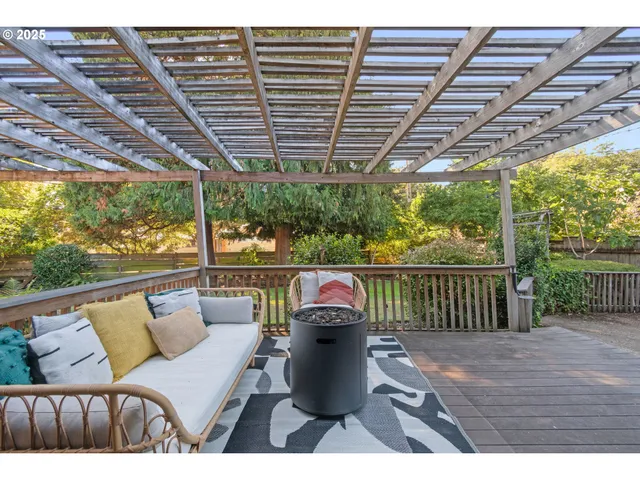 $624,900 | 250 Regal Court, Eugene, OR 97401