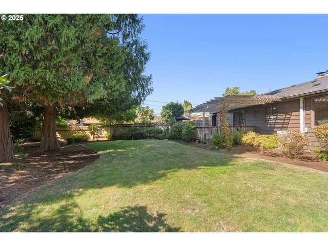 $624,900 | 250 Regal Court, Eugene, OR 97401