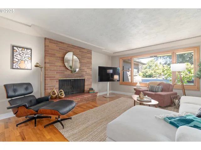 $624,900 | 250 Regal Court, Eugene, OR 97401