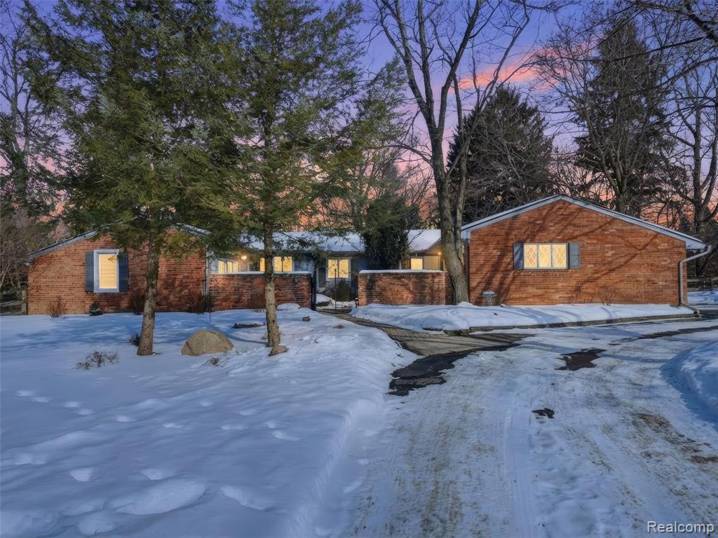 1063 East Avon Circle Rochester Hills, MI 48309 - Photo 1 of 69