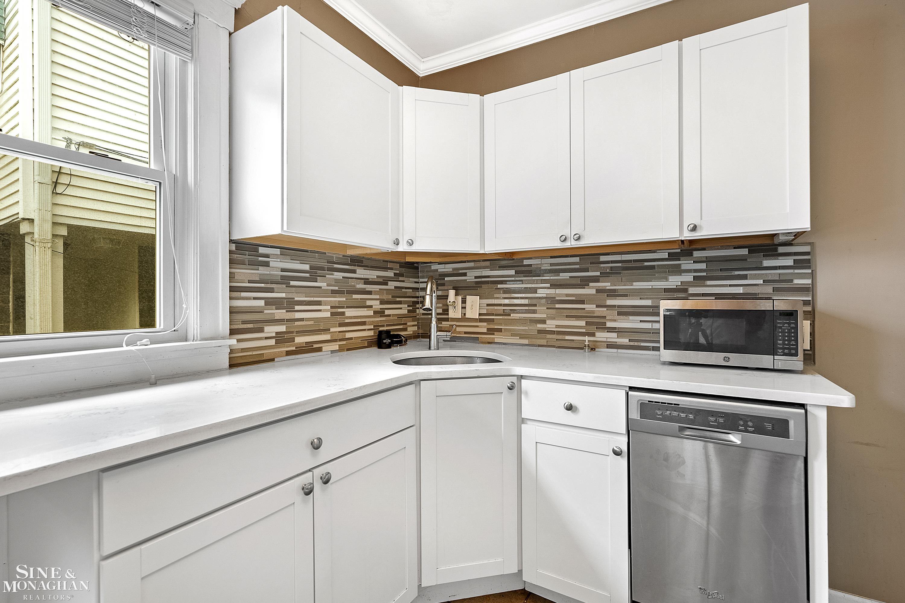 541 Neff Road Grosse Pointe, MI 48230 - Photo 8 of 19 50151232-3c321cf1-8565-4157-903b-239689d05ddd.JPG