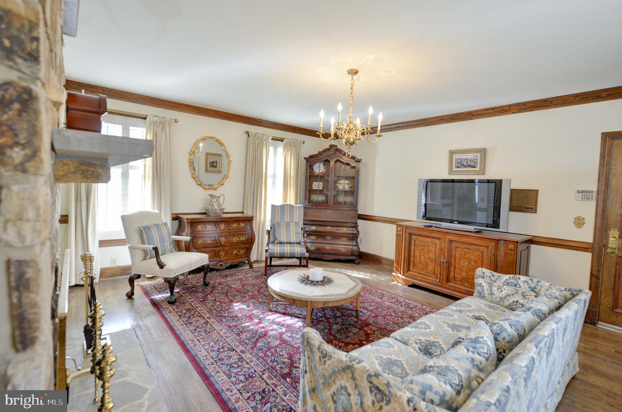 39218 Foxhill Road Leesburg, VA 20175 - Photo 16 of 36 family room off kitchen