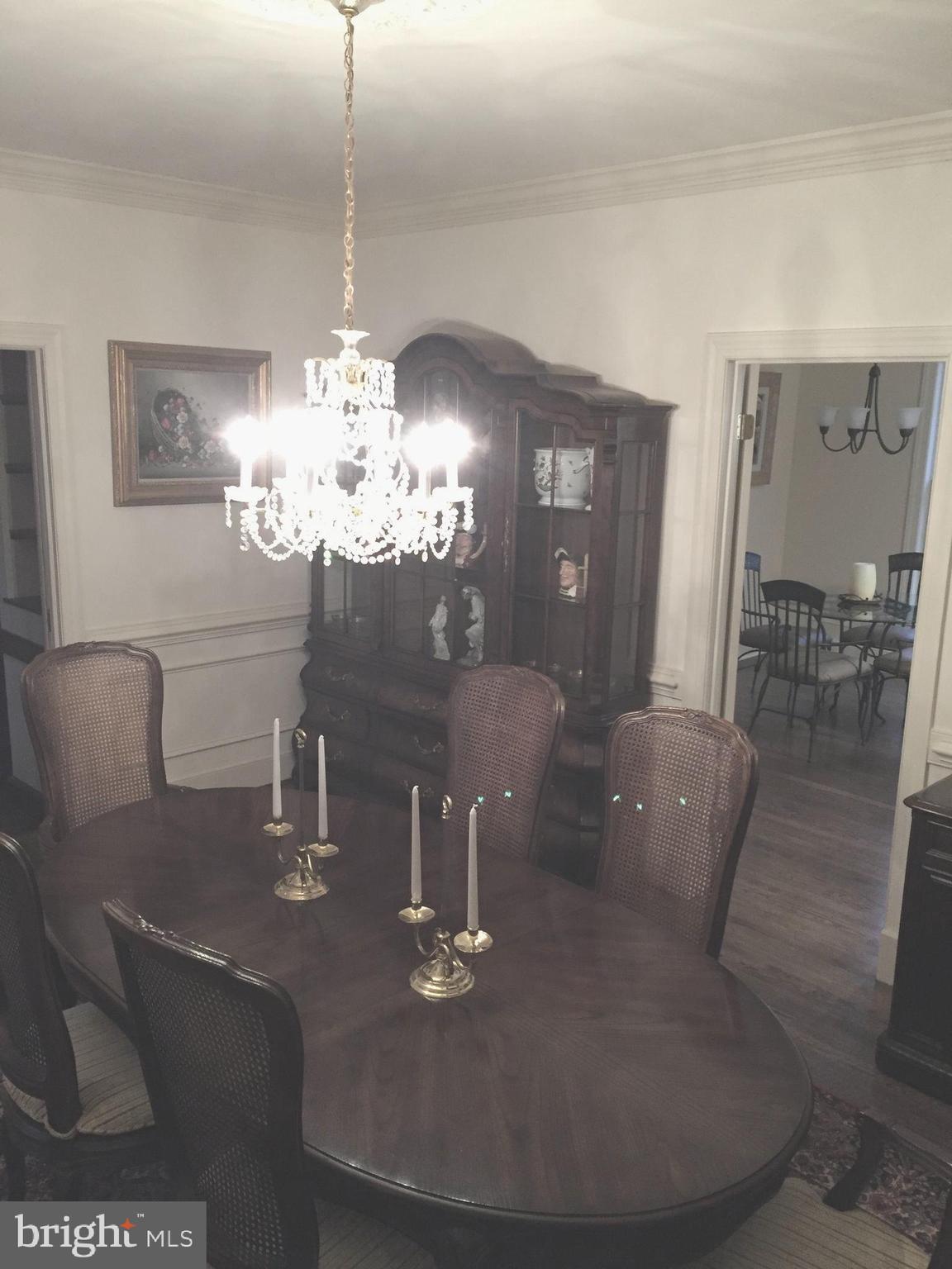39218 Foxhill Road Leesburg, VA 20175 - Photo 21 of 36 Dining Room 17 feet long !