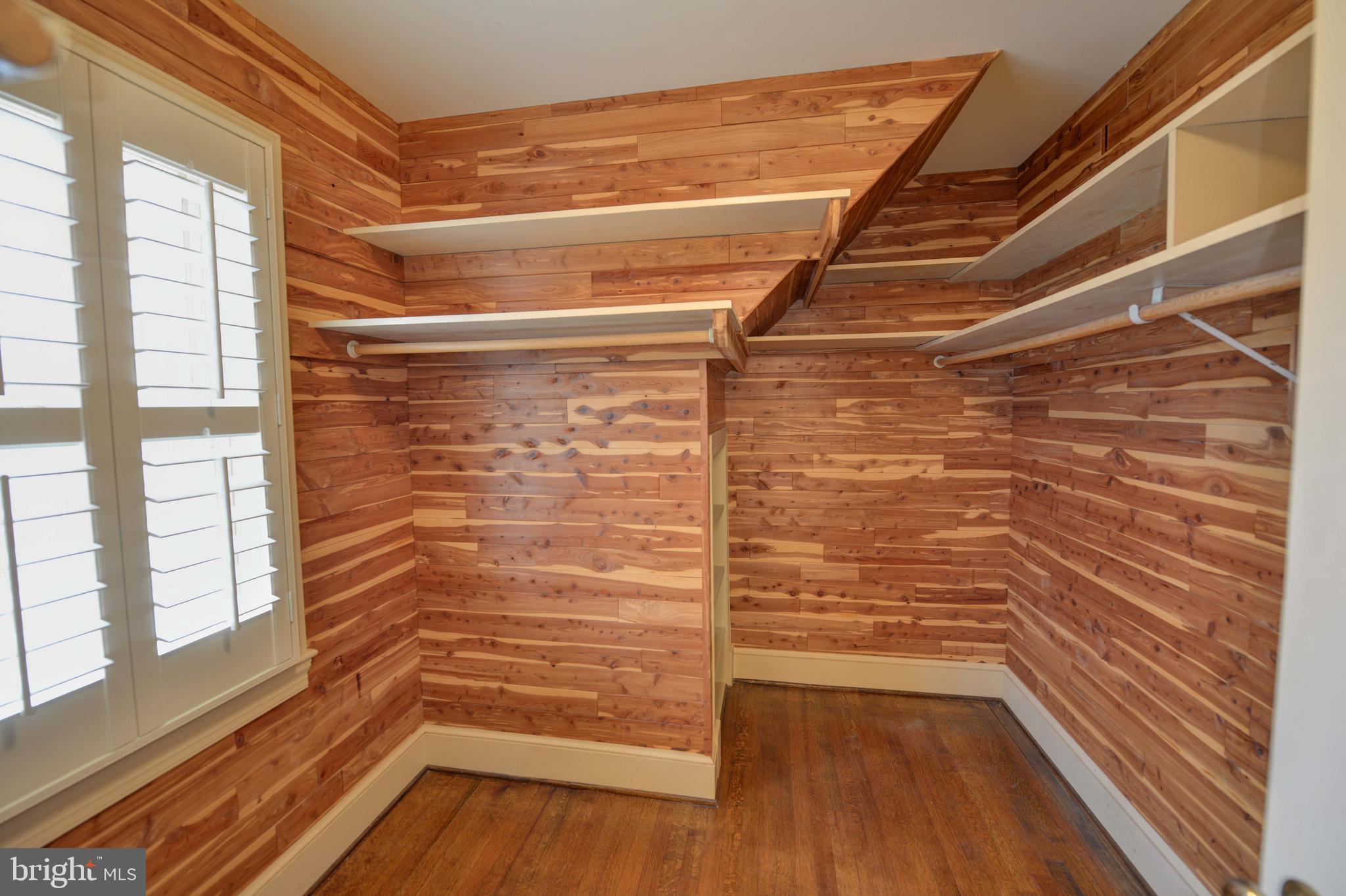 39218 Foxhill Road Leesburg, VA 20175 - Photo 23 of 36 Master Closet