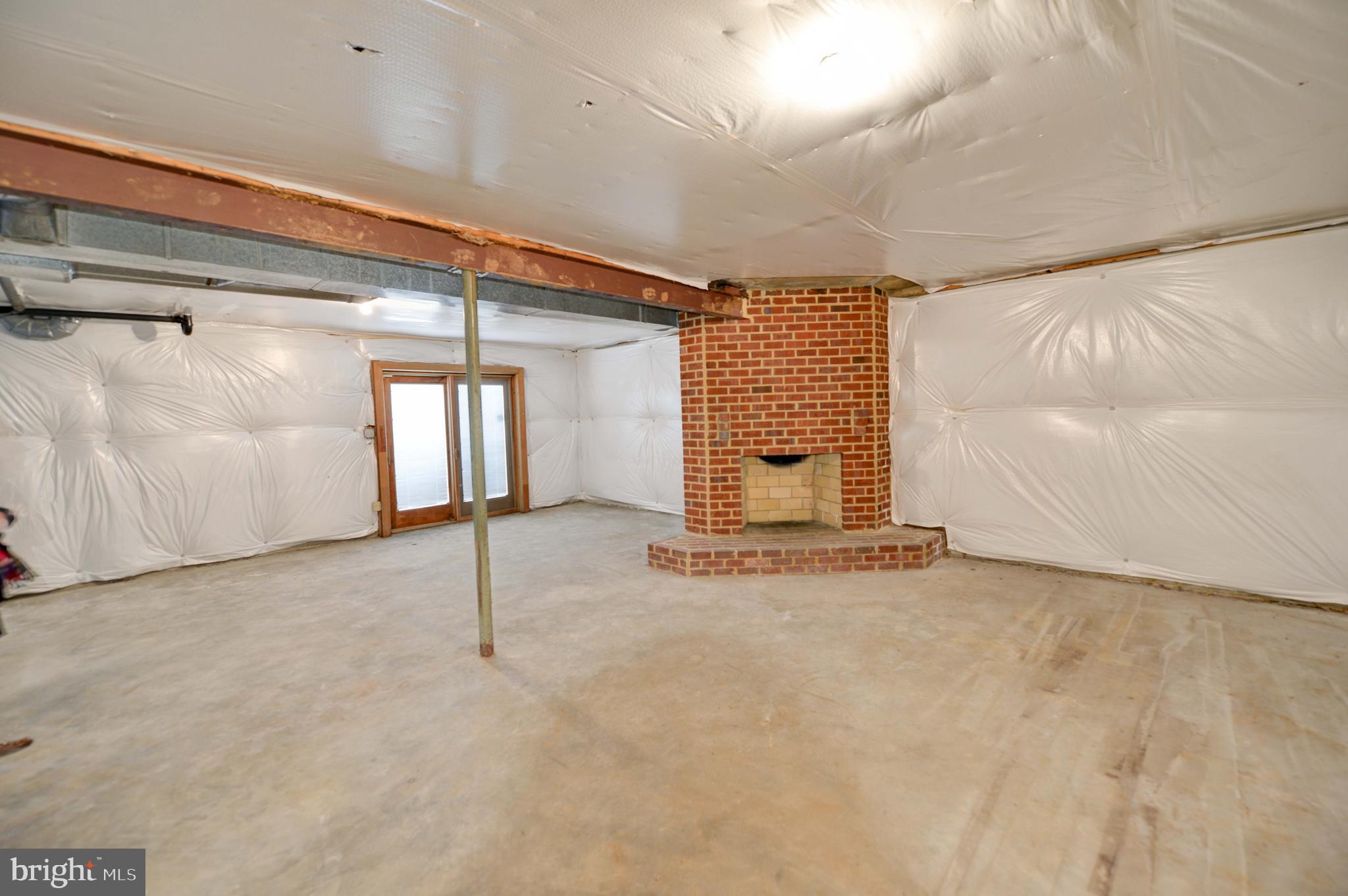 39218 Foxhill Road Leesburg, VA 20175 - Photo 31 of 36 walk out basement with fireplace