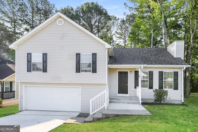 a view of front of house with a yard