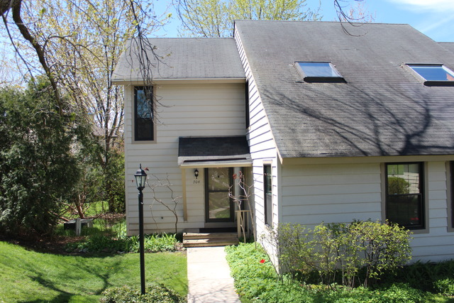 704 Wakefield Road Gurnee, IL 60031 - Photo 1 of 20 a front view of a house with garden