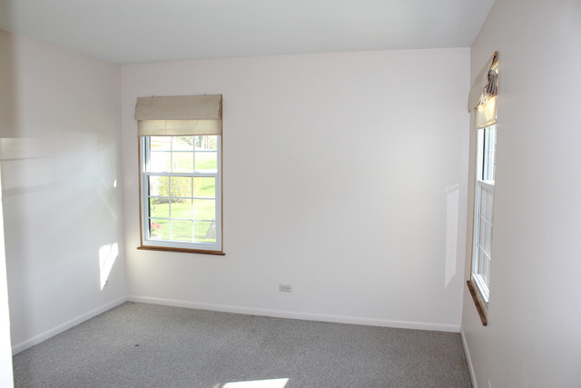 704 Wakefield Road Gurnee, IL 60031 - Photo 13 of 20 an empty room with windows