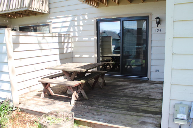 704 Wakefield Road Gurnee, IL 60031 - Photo 16 of 20 a view of a outdoor seating area