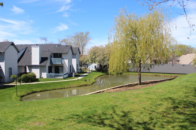 704 Wakefield Road Gurnee, IL 60031 - Photo 2 of 20 a view of a house with a swimming pool