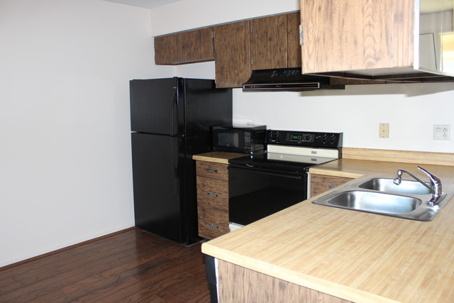 704 Wakefield Road Gurnee, IL 60031 - Photo 5 of 20 a kitchen with granite countertop wooden cabinets and a stove top oven