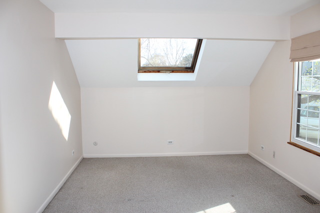 704 Wakefield Road Gurnee, IL 60031 - Photo 9 of 20 an empty room with windows