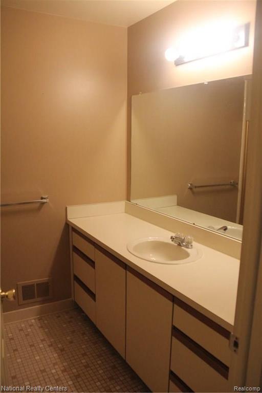 534 Tennyson Rochester Hills, MI 48307 - Photo 22 of 29