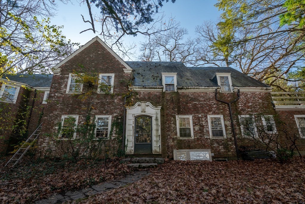 320 Woodland Road Brookline, MA 02467 - Photo 1 of 19 Gallery Image 1