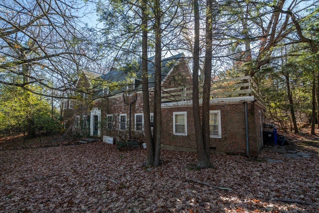 320 Woodland Road Brookline, MA 02467 - Photo 3 of 19 Gallery Image 3
