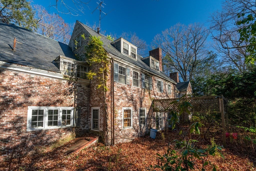 320 Woodland Road Brookline, MA 02467 - Photo 4 of 19 Gallery Image 4